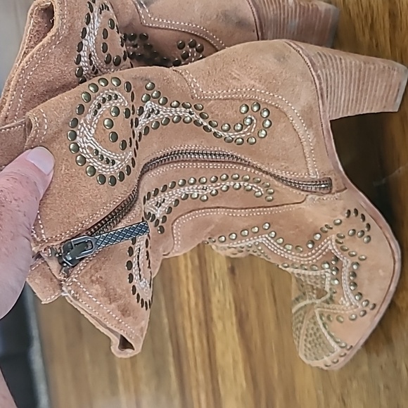 DONALD J PLINER Western Couture Stud Saddle Suede OLIVIA Western Boots Sz 7.5 - Picture 5 of 8